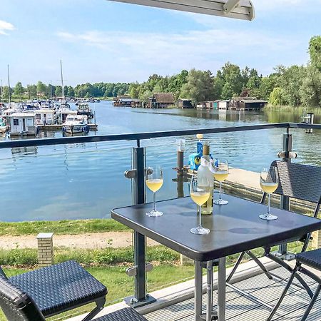 Lovely Apartment In Rechlin With Kitchen Extérieur photo